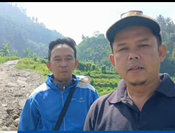 Jalan Penghubung Desa Cilibur-Cipetung Rusak Parah, Warga Harapkan Perhatian Pemerintah