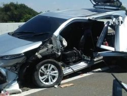 Kecelakaan Tunggal di Tol Pejagan KM 264 Brebes, Minibus Ringsek, Tak Ada Korban Jiwa