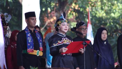 Bupati Brebes Kenakan Adat Dayak dalam Upacara HUT RI ke-80 yang Meriah