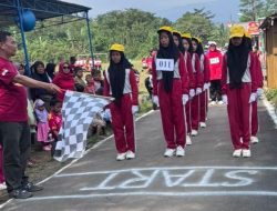 Kanit Lantas Polsek Bumiayu Amankan Gerak Jalan HUT RI ke-80 di Desa Dukuhturi