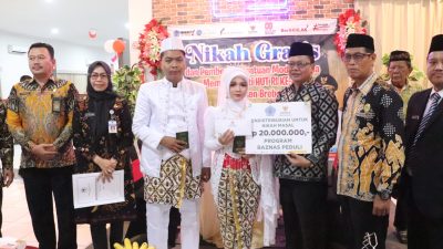 7 Pasang Resmi Berstatus Suami Istri, Nikah Massal Gratis Warnai HUT RI Ke-80 di Brebes