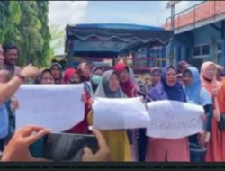 Kantor PDAM Brebes di Grudug Puluhan Emak Emak Lantaran Air tak Mengalir Berbulan bulan