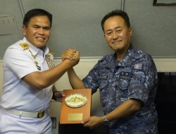 Kasal Kunjungi Kapal Selam Oyashio- Class dan Kapal Fregat Mogami-Class di Yokosuka Jepang