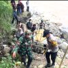 Mayat Pria Ditemukan Tersangkut di Batu Sungai Pedes, Dievakuasi Tim Gabungan