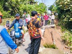 Jalan Longsor di Kedungoleng Brebes, Akses Warga Terancam Terputus