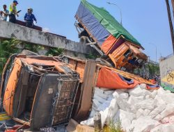Dua Truk Terjun dari Flyover Kretek, Diduga Berawal dari Rem Blong