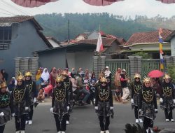 Semarak HUT RI ke-81, Desa Pakujati Gelar Gerak Jalan Diikuti 24 Peserta
