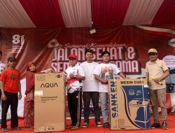 Semangat Gotong Royong Warnai Jalan Sehat HUT RI ke-81 di Dusun Cirumyang