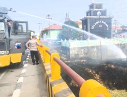Api Membara di Bawah Jembatan Kaligangsa, Sat Samapta Polres Brebes Bergerak Cepat